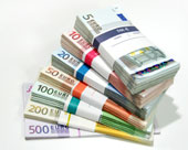 En bunt med euro sedlar